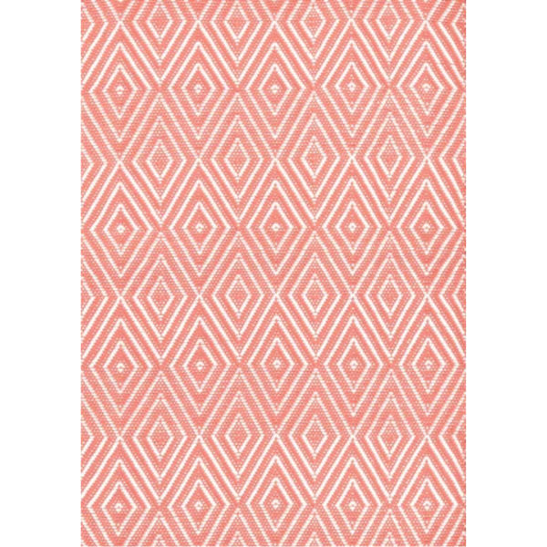 Outdoor rug in chevron pattern
