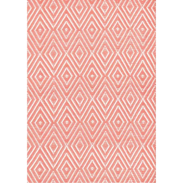 Outdoor rug in chevron pattern